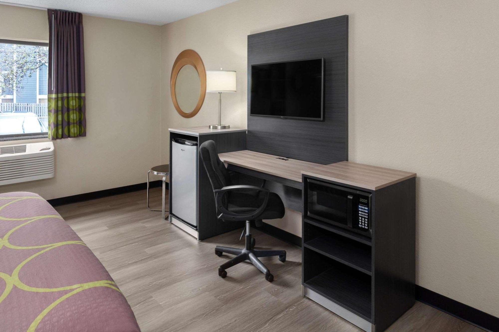 Super 8 By Wyndham Copley Akron Dış mekan fotoğraf